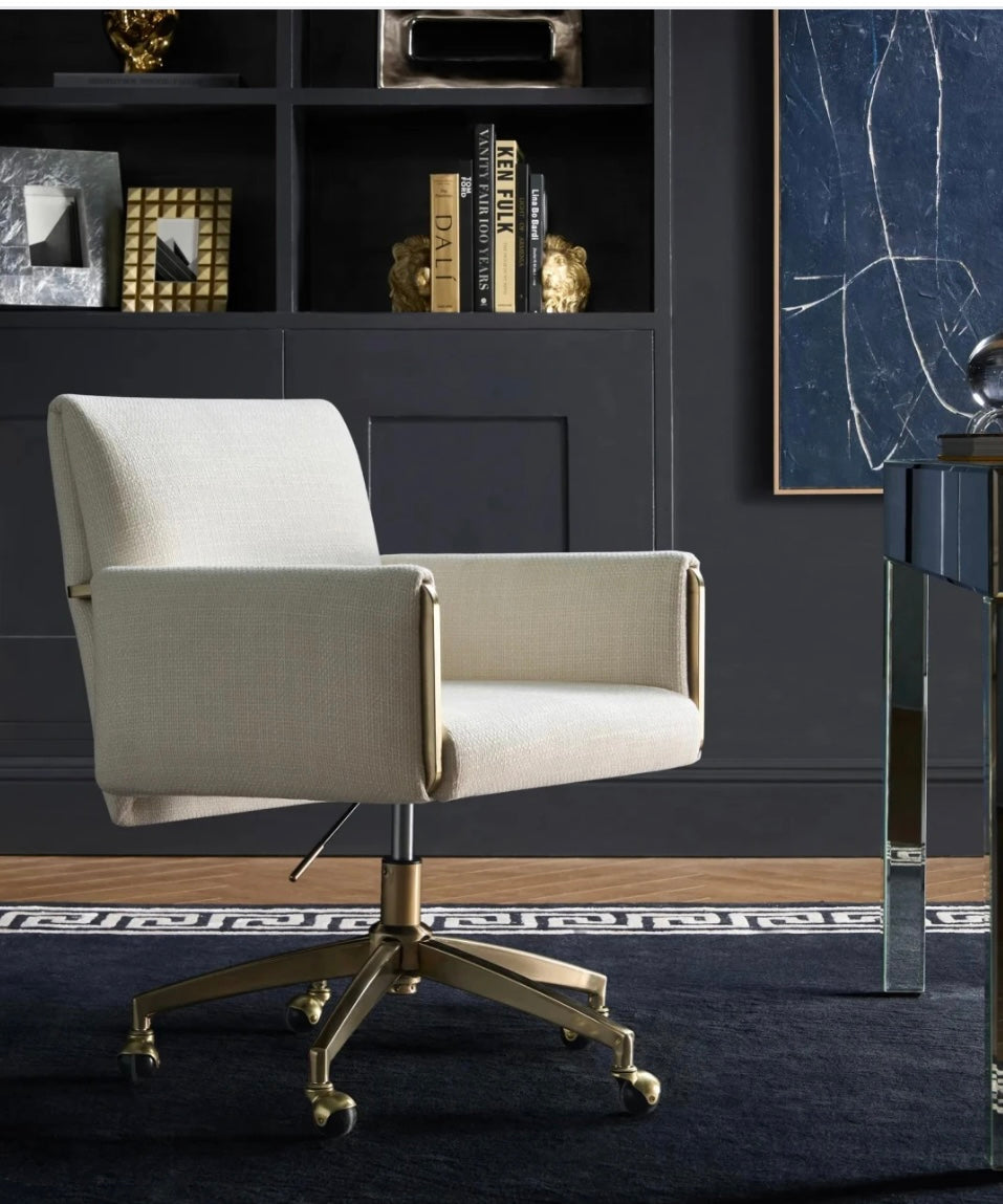 MISS FANCY PANTS - beautiful and glamorous blue and gold living room Rumie room design